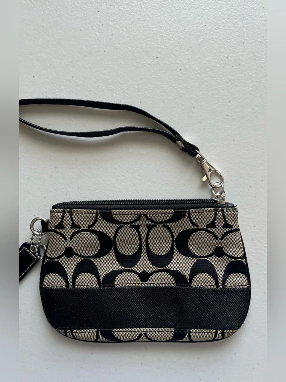 Coach classic signature
